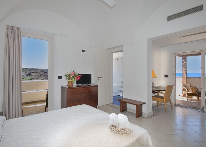 Pacchetto Hotel Mursia + Volo + Nolo