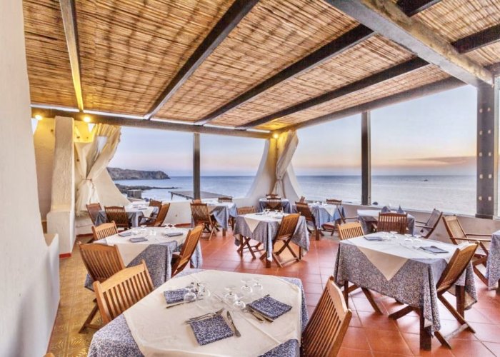 Pacchetto Hotel Mursia + Volo + Nolo