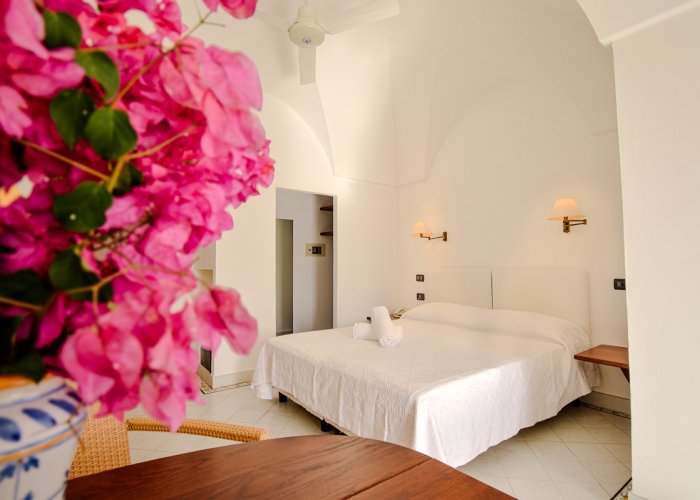 Pacchetto Hotel Mursia + Volo + Nolo