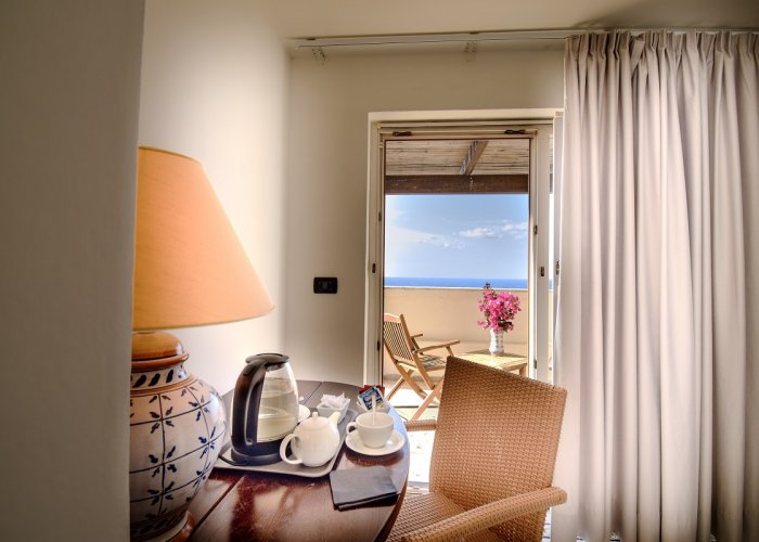 Pacchetto Hotel Mursia + Volo + Nolo