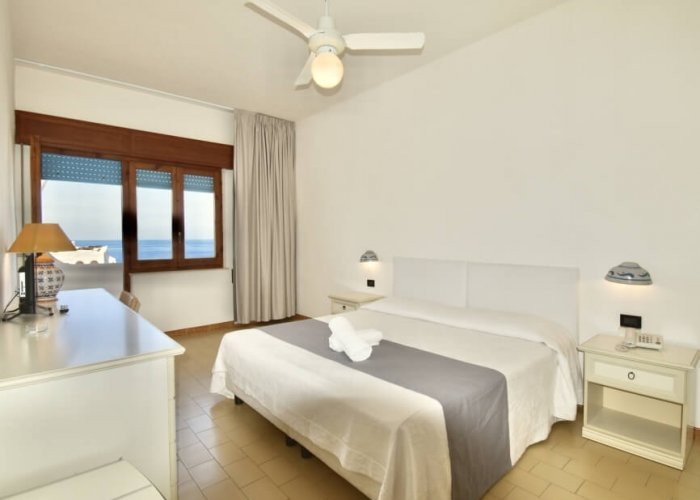 Pacchetto Hotel Cossyra + Volo + Nolo