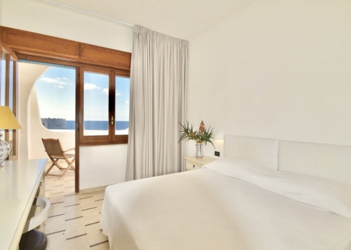 Pacchetto Hotel Cossyra + Volo + Nolo