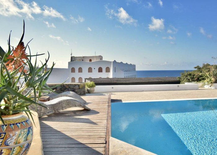 Pacchetto Hotel Cossyra + Volo + Nolo